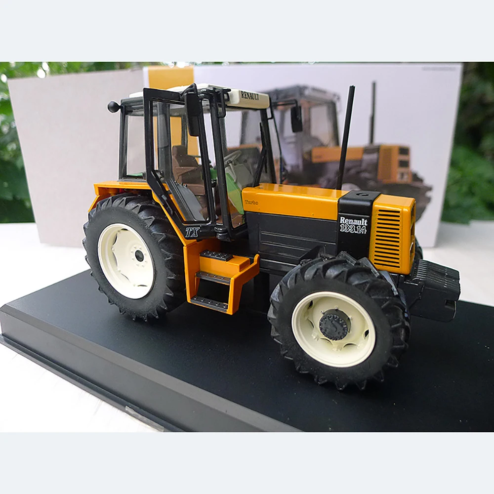 Renault 133-14 Tx 1:32 en métal précieux – Un modèle de tracteur classique pour collectionneurs exigeants