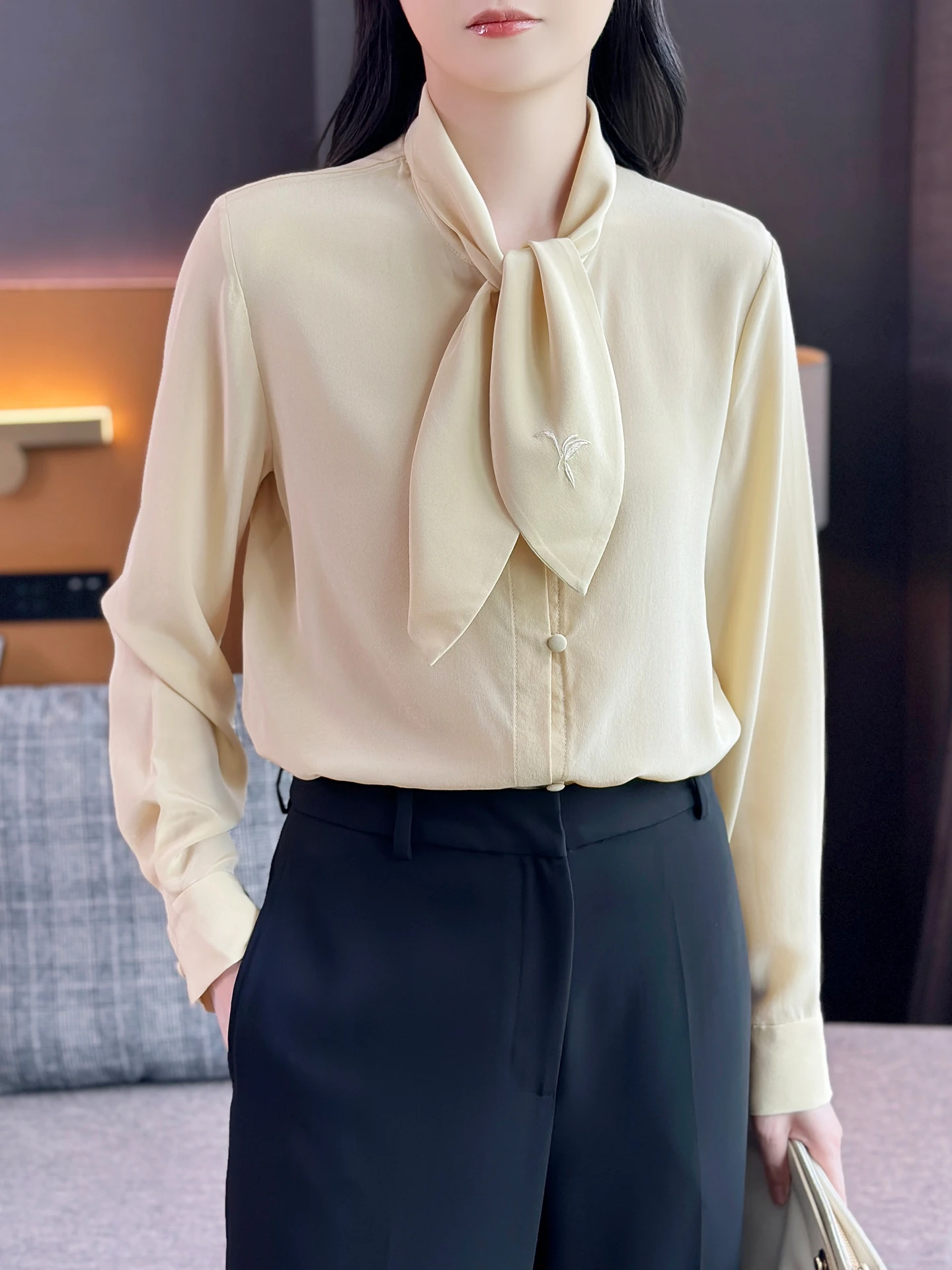 

Zuozhujia Small Wheat X Shangbo Collaborative Series Thick Double Gauze Silk Embroidery Sash 6A Silk Shirt Women's E...