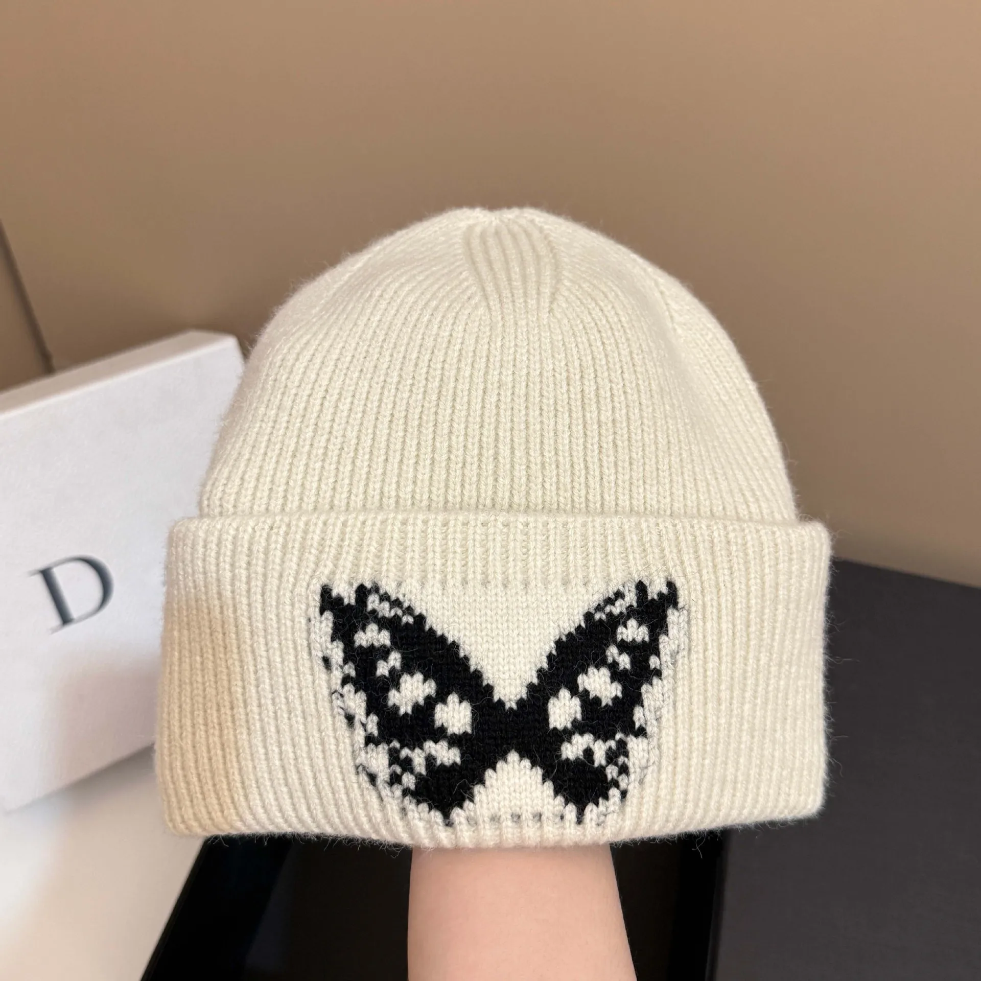 ​Designer Embroidered Bow Knit Cap Winter Warm Ear Protection Light Luxury Beanie Outdoor Balaclava Cold Hat Women Premium