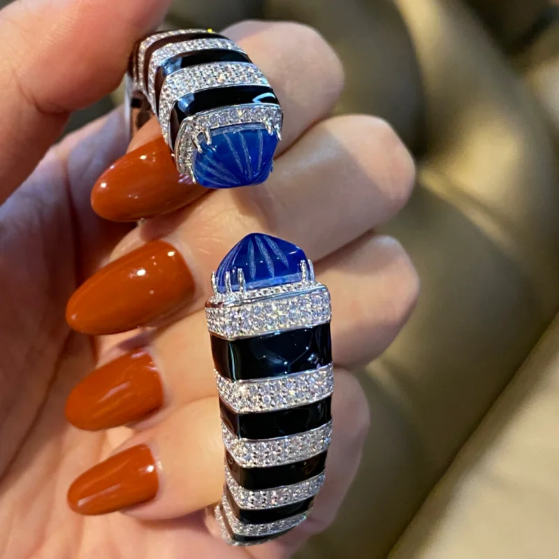 

Браслет Bellux: Уникальный дизайн, роскошные украшения, королевский сапфир, черная эмаль, серебро 925 пробы, позолота, синтетический циркон, открытый браслет-бэнгл