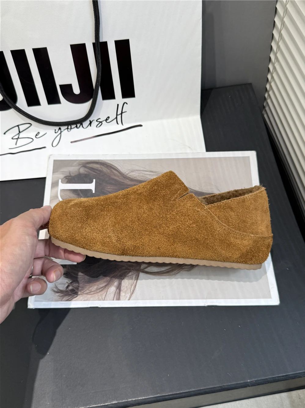 Lockige Flachschuhe aus Lammwollfell, Damen-Baumwollschuhe, warme Winter-Slipper, Damen-Loafer mit Gürtelschnalle, Woll-Mokasins, Damen-Fellstiefel. – Detail 5