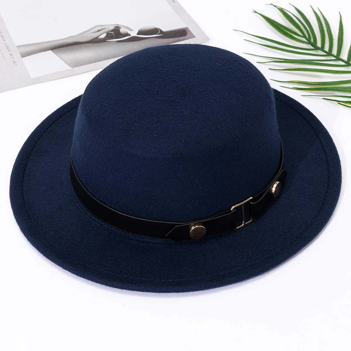 French socialite Hepburn style belt buckle flat top top hat for women in autumn and winter, British retro versatile woolen jazz