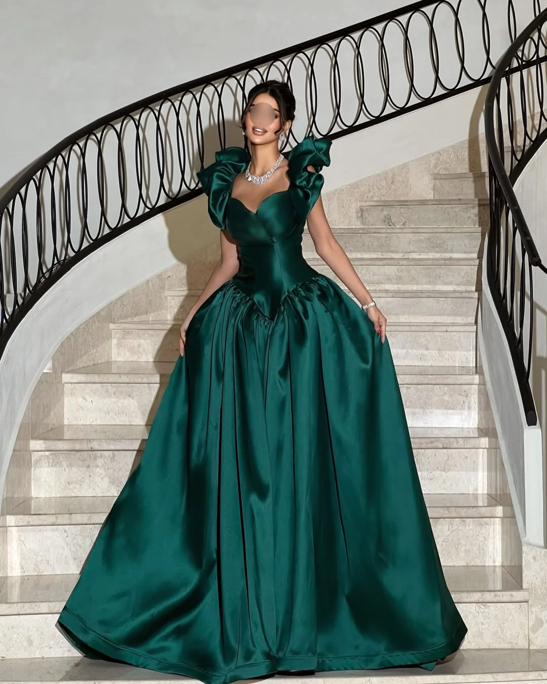 

Aenyrst Kleider Elegante Fluffy Satin Modern Formal & Evening Gowns Happy Simply Dresses Floor-Length 비비안웨스트우드