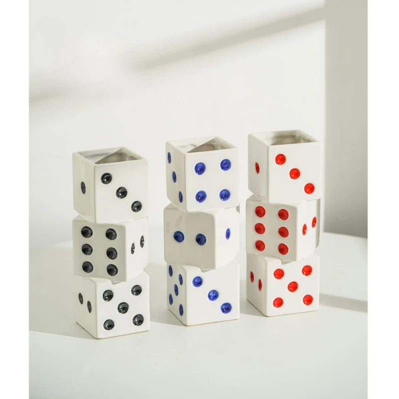 

Creative Ceramic Dice-shaped Vase Ornaments Flower Arrangement Decorations High-end Light Luxury Style Furnishing Arrangements