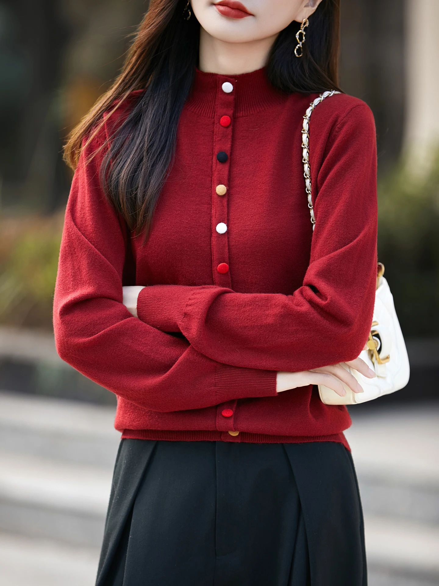 

Женский вязаный свитер с высоким воротником и красными пуговицами в винтажном стиле, модный базовый топ-накидка