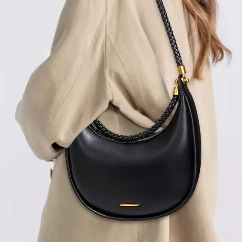 

Fashionable Minimalism Meniscus Shoulder Bag Lady Daily Outfit Weaving Shoulder Straps Dumpling Light Minimalism Messenger Bag