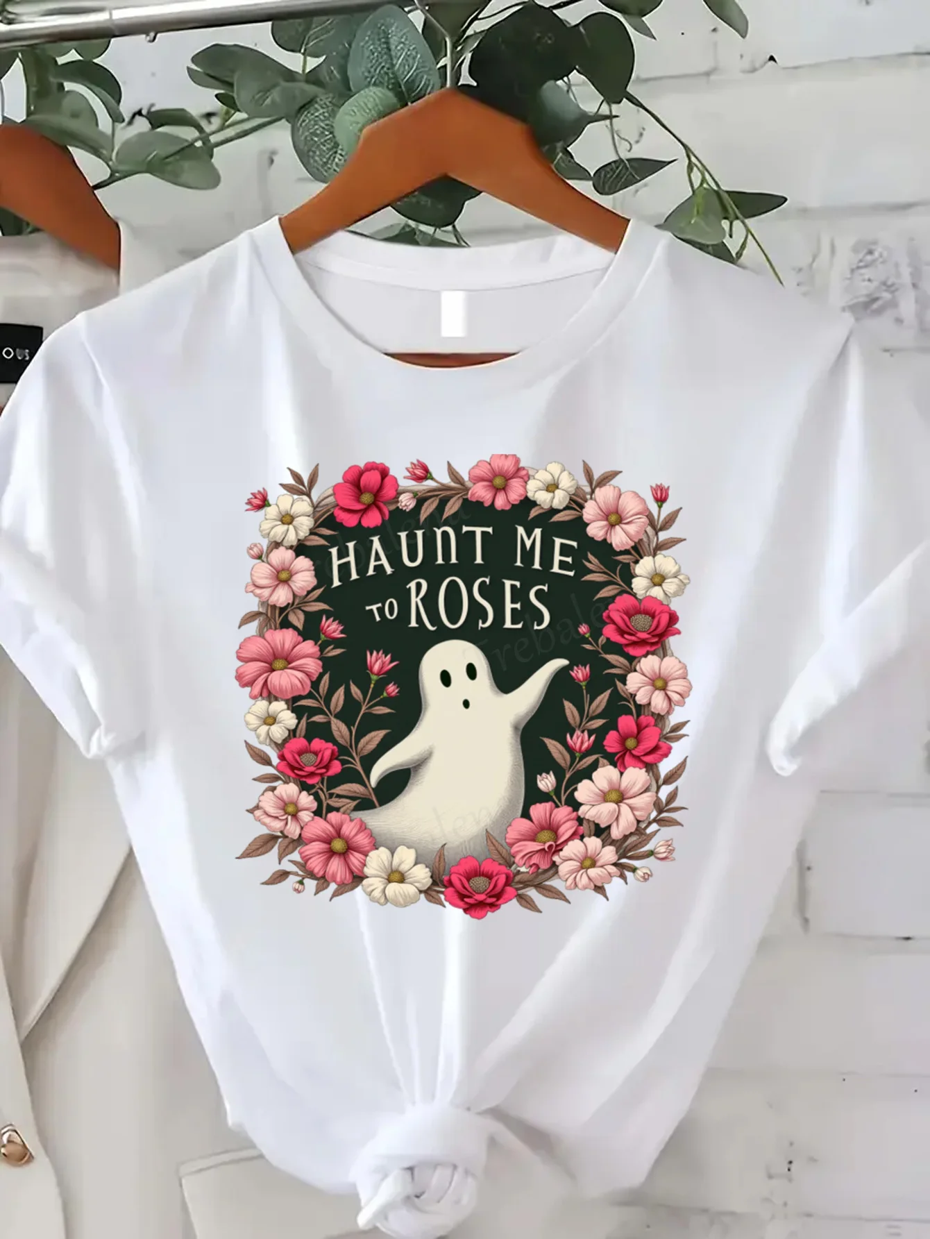 

Футболка с круглым вырезом Футболка с цветочным призраком Haunt Me to Roses Женская футболка больших размеров на Хэллоуин Футболка с короткими рукавами Модный повседневный топ