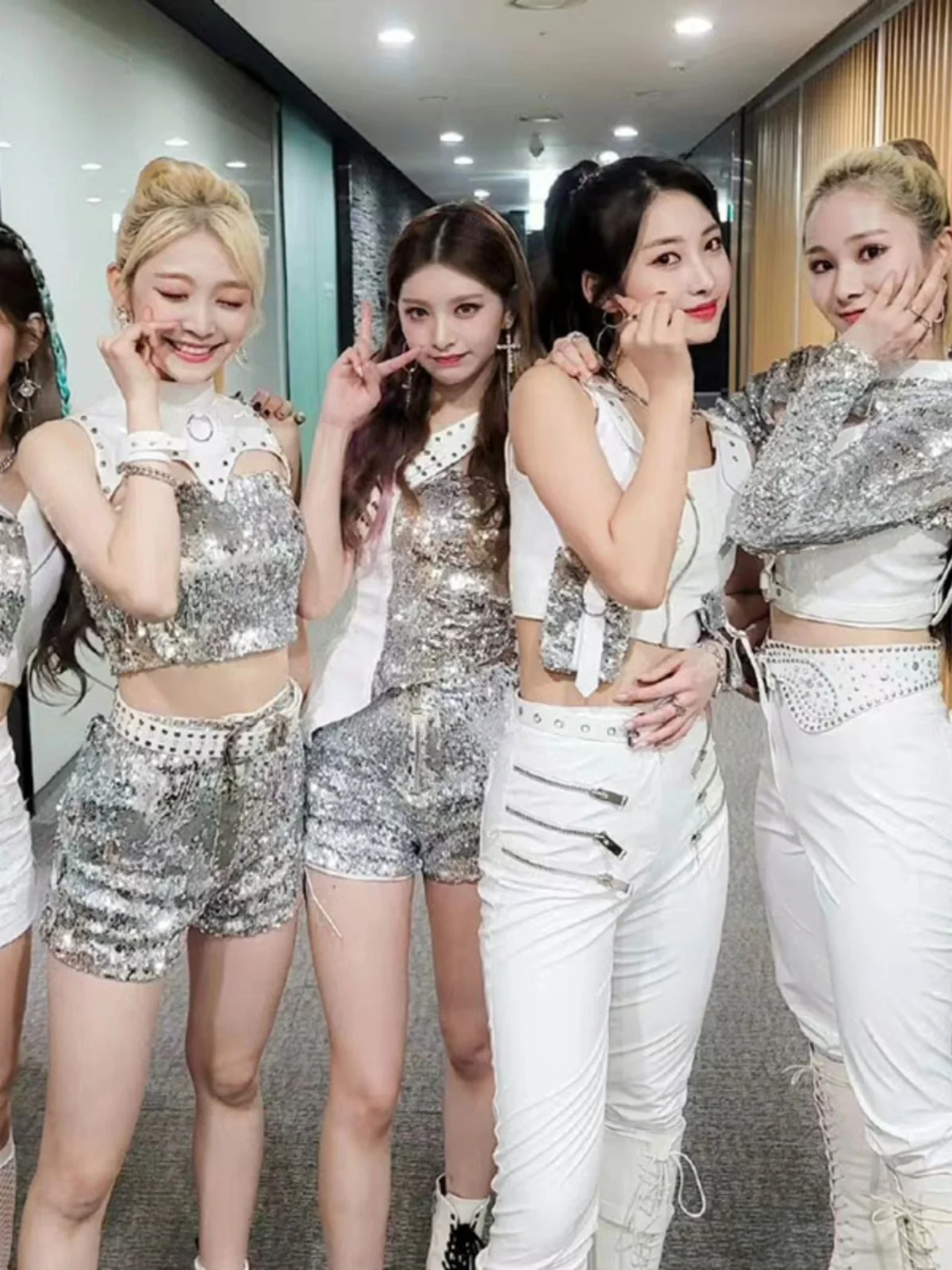 Everglow Glitter Performance Outfit Women's Jazz Dance Song Promotion Set Korean Trendy Female Group Stage Costume