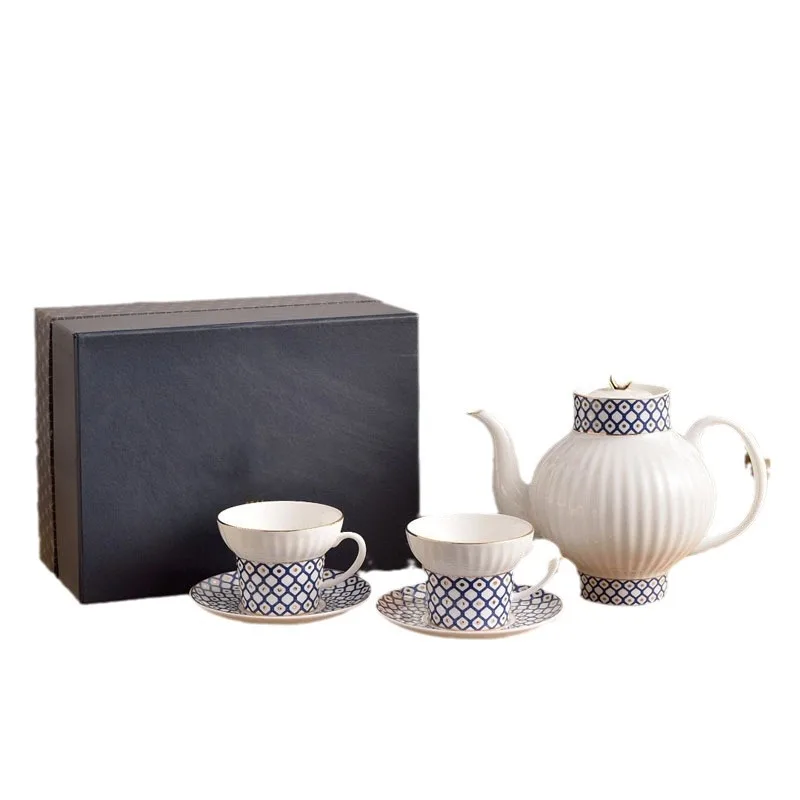 

Classic white cobalt blue wreath bone china high-end exquisite coffee cup and saucer, afternoon tea tea set teapot cover