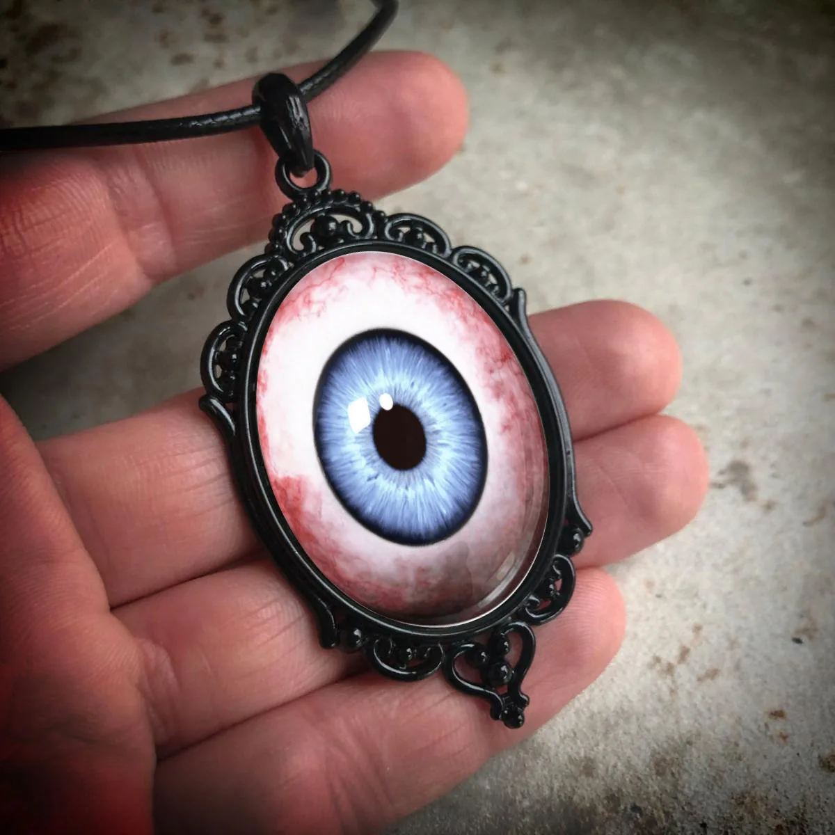 

Gothic Thriller Eye Cameo Necklace Women Man Mysterious Pagan Jewelry Accessories Horror Bloodshot Eye Pendant Rope Chain Choker