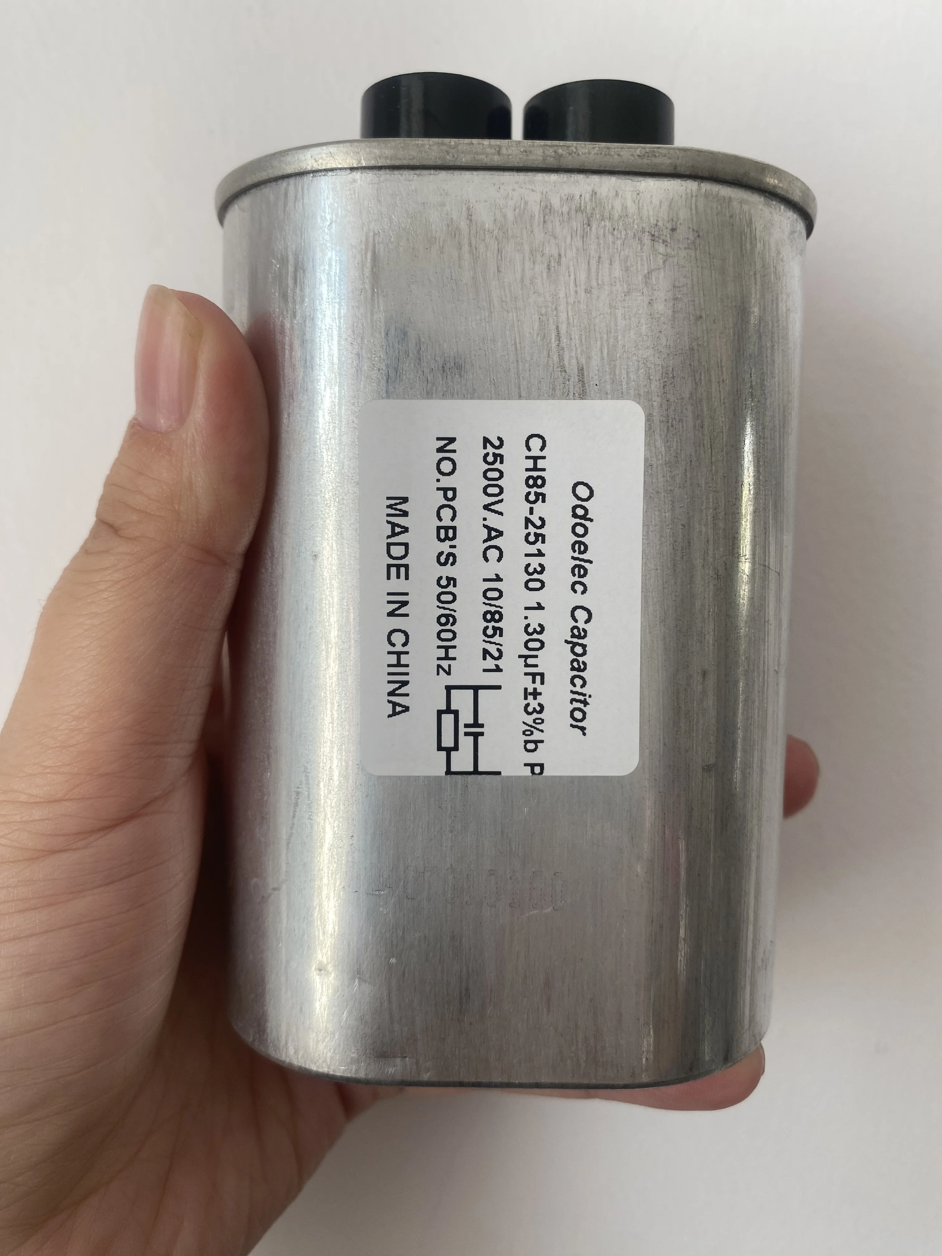 

Промышленный высоковольтный конденсатор для микроволновой печи CH85 2500В переменного тока 3+3 1.3мкФ