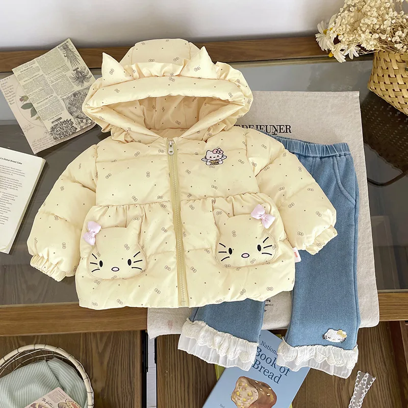 

Зимний детский пуховик, новинка 2025 года, пальто на белом утином пуху с мультяшной вышивкой для маленьких девочек, детская верхняя одежда с капюшоном и милым принтом