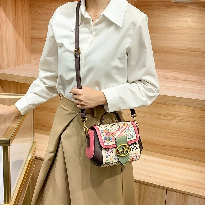 حقيبة يد نسائية جرافيتي ذات علامة تجارية فاخرة خفيفة 2025 لربيع وصيف جديدة راقية متعددة الوظائف مصممة على الكتف عبر الجسم