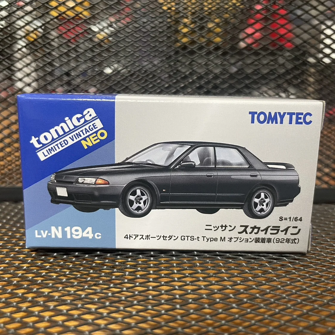 

Коллекция 24,5 года, модель Tomytec Tomica TLV N194c GTS-T Skyline 4-дверная Спортивная Ограниченная серия, модель статического автомобиля из сплава, игрушка в подарок