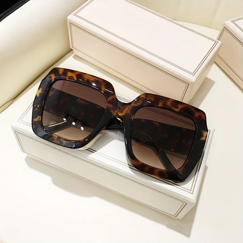 

Sunglasses Men Women Luxury Brand 2025 New Fashion Vintage Square Designer Summer Pink Sun Glasses Femlae Oversized UV400 Shades