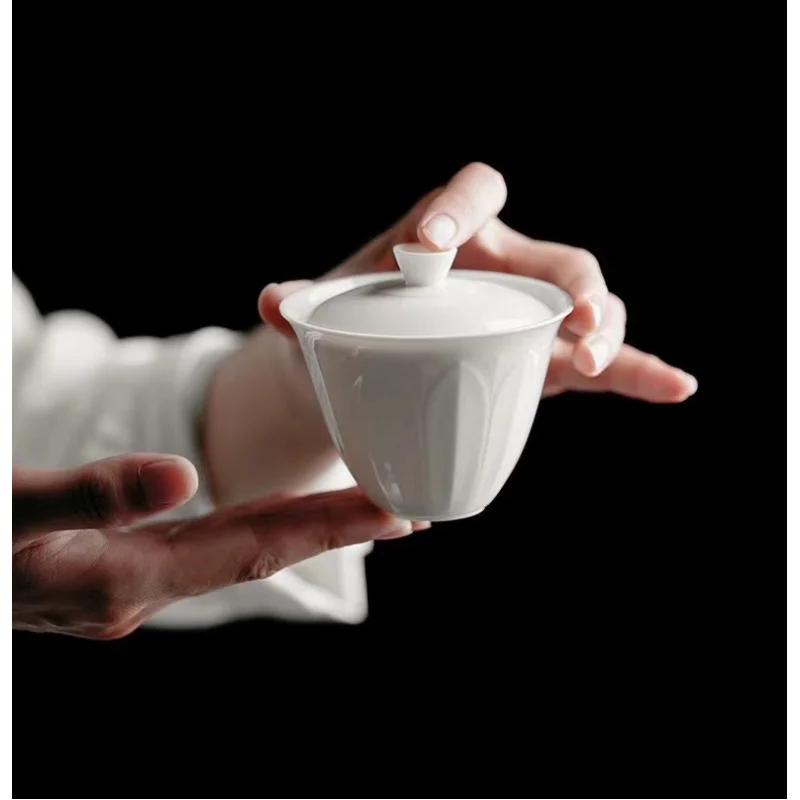 

Dehua Pig Oil Белый резной цветок Хризантема Лепесток Узор Гавань Держатель для чайника Кунг-фу Чайный набор Чайная чаша Сухая чайная тарелка Овец