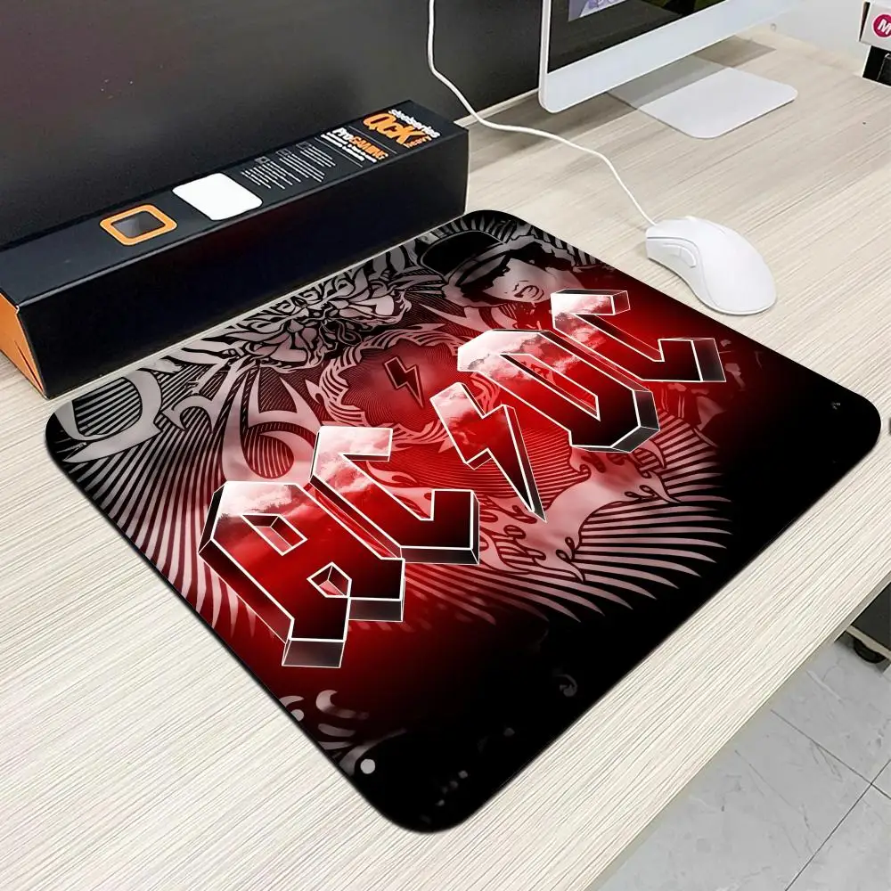 

Коврик для мыши AC DC Band, маленькие офисные коврики для стола, компьютерные аксессуары, моющаяся нескользящая резина с прецизионным замком