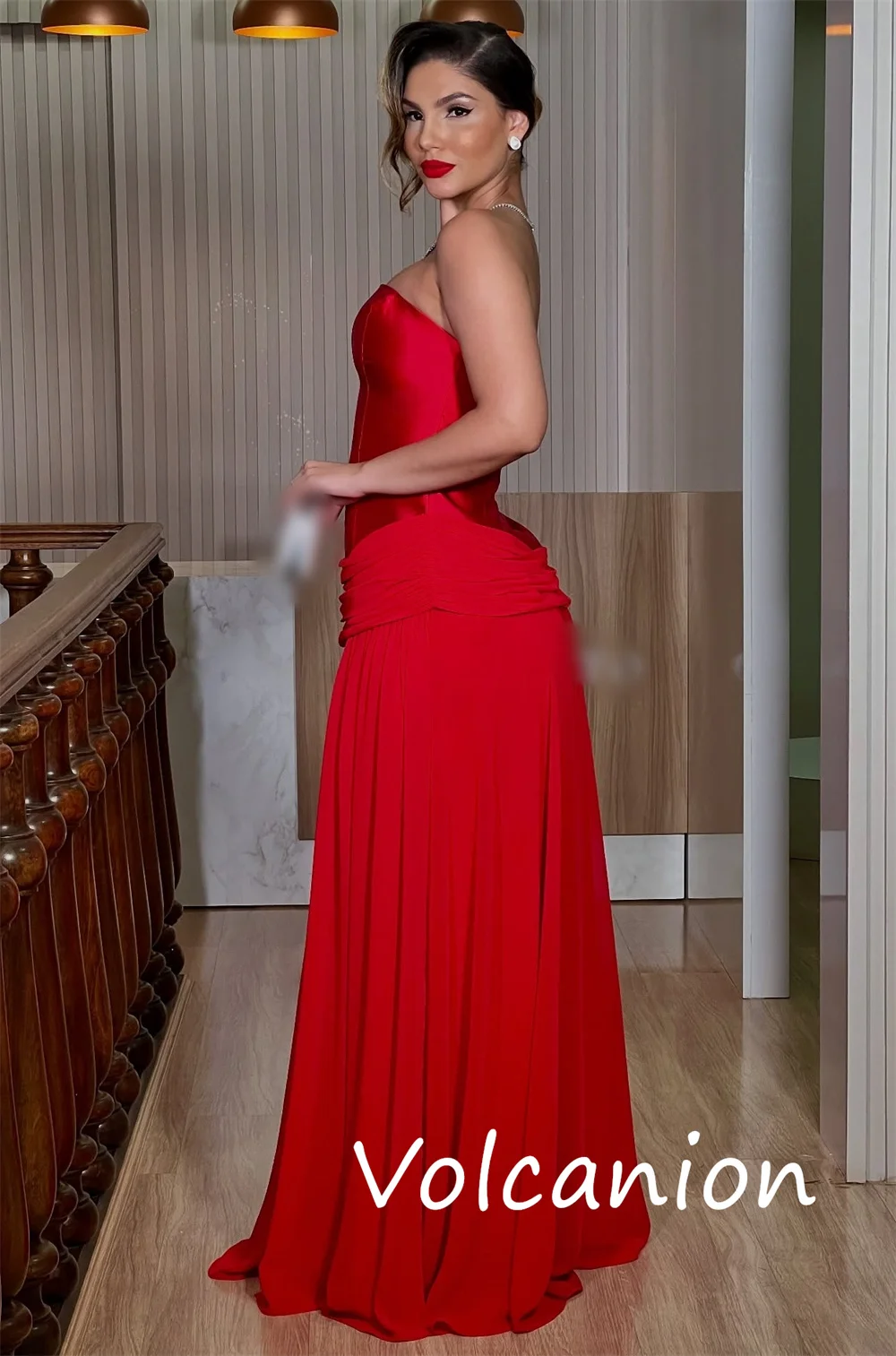 تخصيص الطراز الحديث Charmeuse الطية ألف خط فساتين طويلة حمالة مخصصة مناسبة الموضة الرسمية