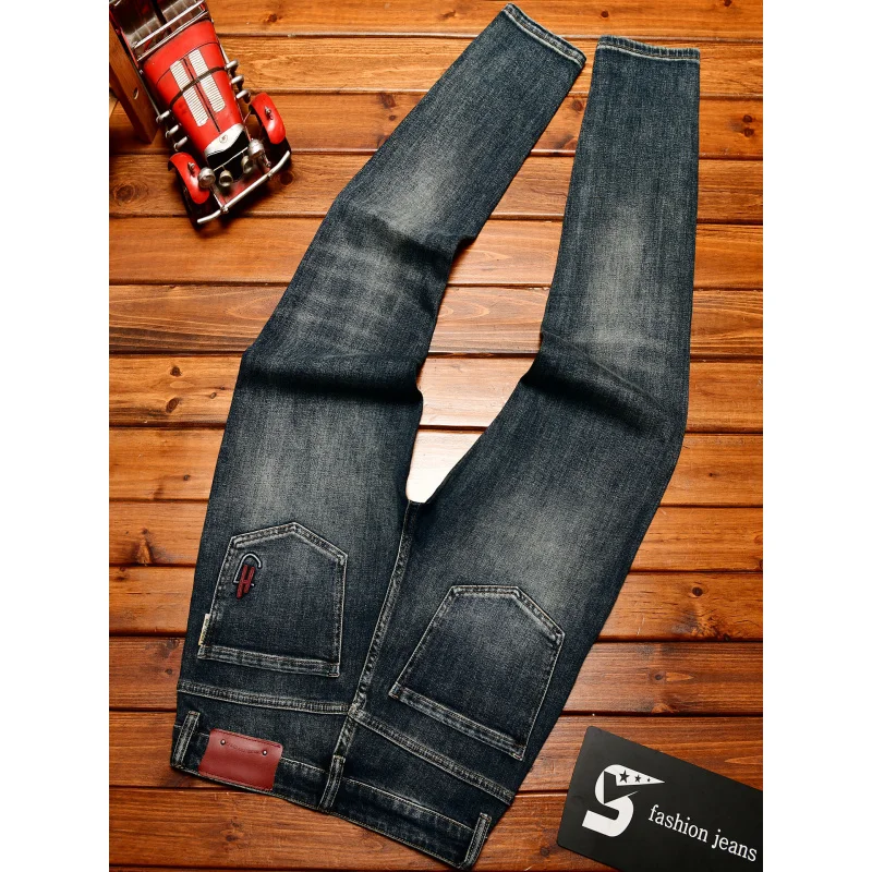 جينز خريفي عالي الجودة للرجال 2025 جديد بقصة ضيقة من قماش الدنيم المطاطي العلامة التجارية العصرية سراويل فاخرة خفيفة مطرزة