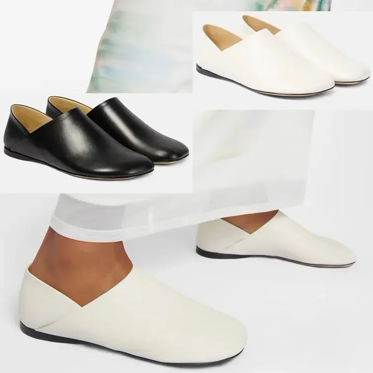 

Women's Spring/Summer New Black and White Leather Flat Shoes Fashion Round Head Comfortable 34-46 Large Women's Single Shoes