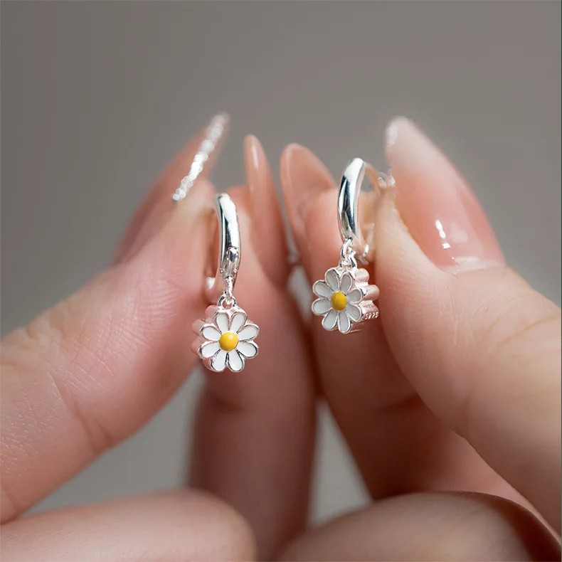 Fashion S925 Silver Flower Daisy Earrings for Women