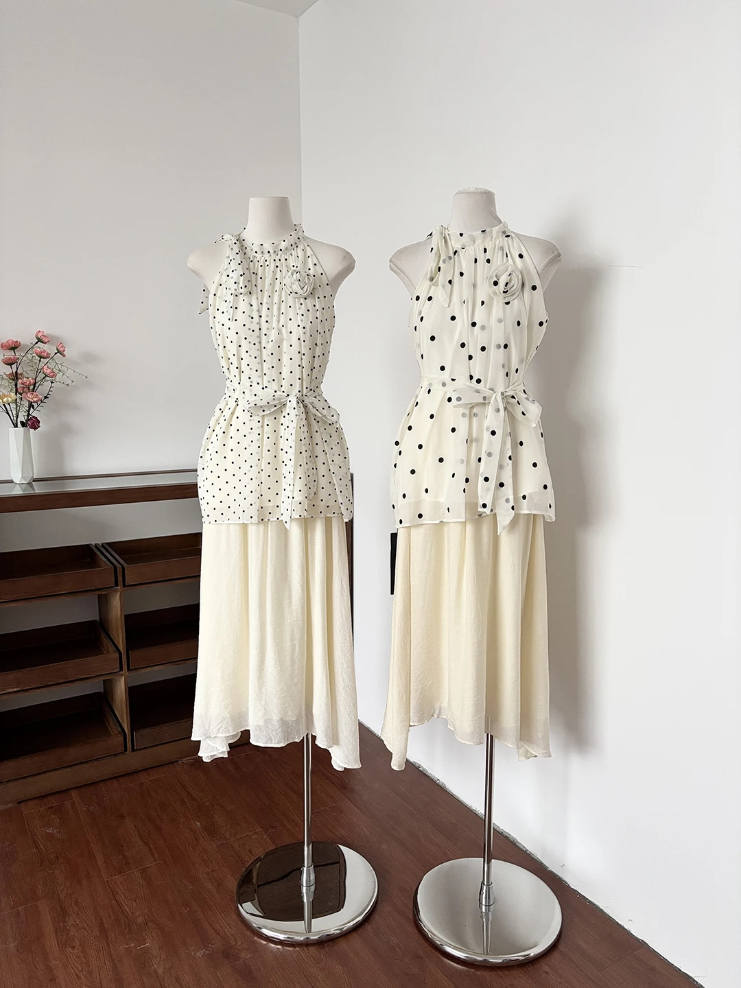 

Summer 2026 Elegant Polka Dot Neck Hanging Casual Loose Women's Vest High Waist Skirt Two-Piece Set Polyester Fiber Sleeveless