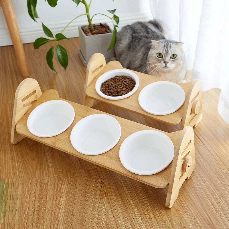 Bols surélevés en bois pour animaux de compagnie, inclinés à 15 degrés pour le soin du cou, support réglable pour l'alimentation des chiens et des chats, bols en céramique pour la nourriture et l'eau