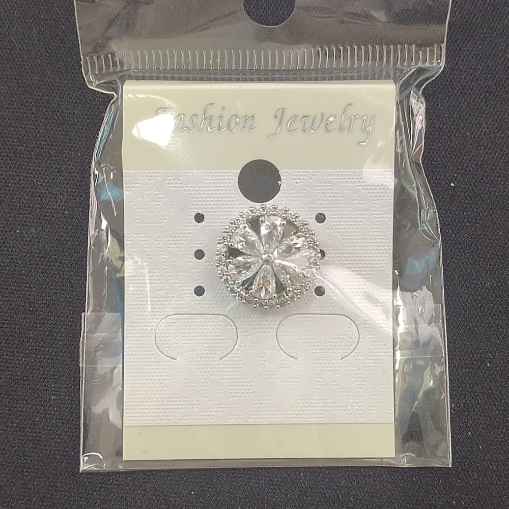 

Crystal Flower Traceless Magnet Tie Pins for Women Strong Magnetic Rhinestone Corsage Elegant Metal Fashion Jewelry Gifts