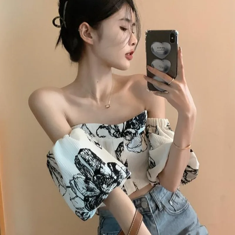 

Miiiix French Style Pure Desire One Shoulder Short Sleeved Shirt 2024 Women's Summer Hot Girl White Design Sense Short Top