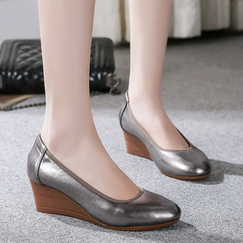 Soft Soled Work Shoes Women\'s Black Leather Shoes Not Tiring Feet Leather Slope Heel Single Shoes Profession Shoes Ladybugs