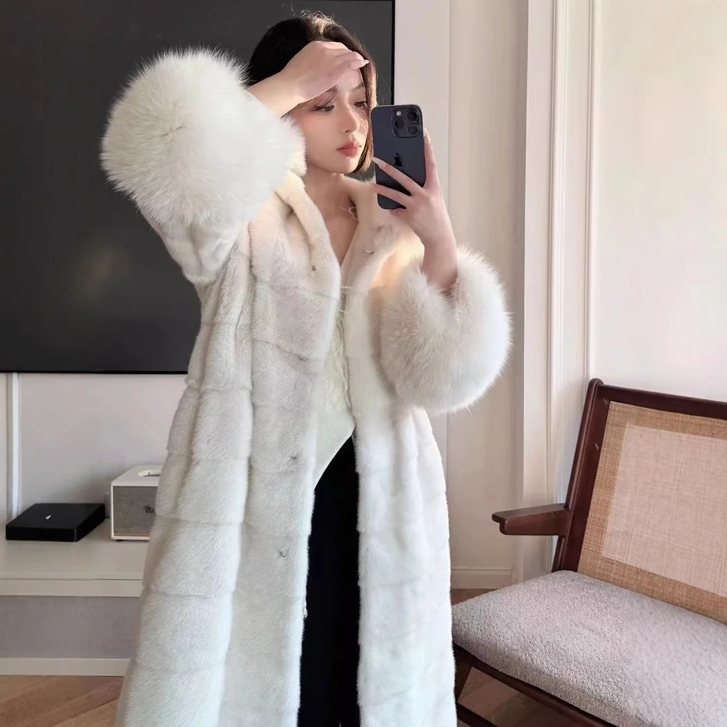 เสื้อโค้ทขนเฟอร์เทียมแบบมีฮู้ด สไตล์ลำลอง หรูหรา สำหรับผู้หญิง แฟชั่นฤดูหนาวปี 2025 สไตล์ยุโรป-อเมริกัน