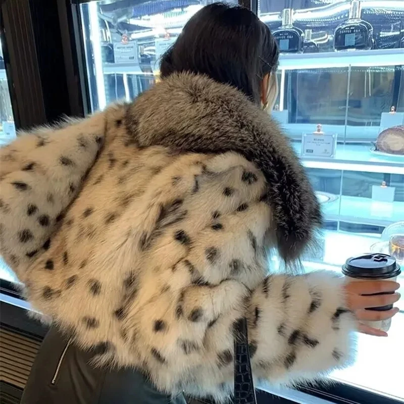 Abrigo corto con estampado de leopardo y piel de zorro de imitación para mujer, chaqueta de cintura alta a la moda para invierno, novedad de 2023