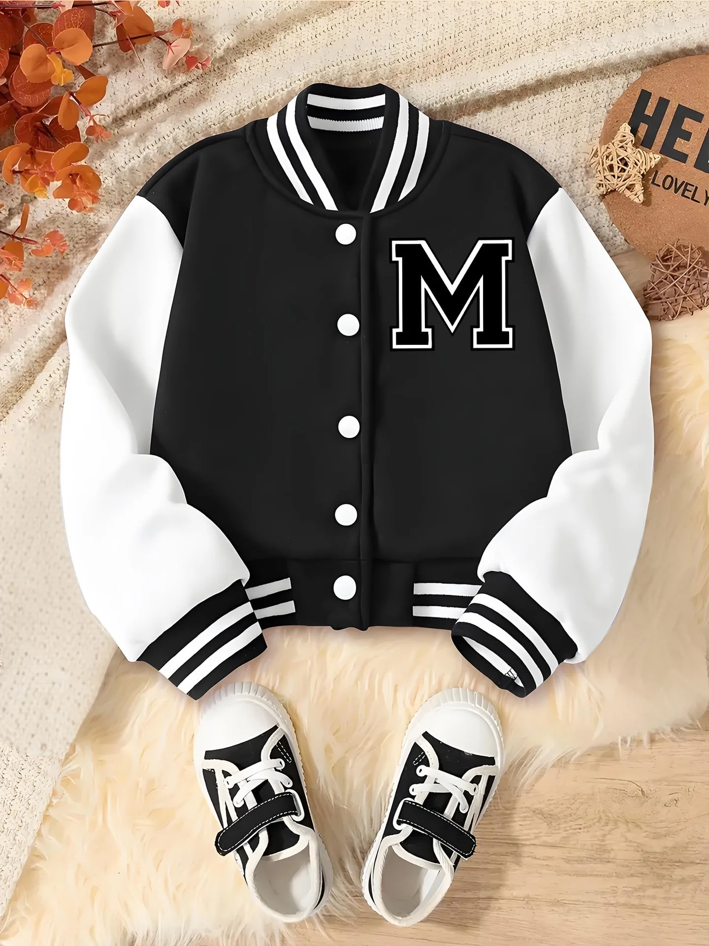 Jaqueta de beisebol nova para meninas, outono e inverno, jaqueta curta infantil com estampa de letra m, adequada para crianças de 4 a 12 anos, roupa versátil para uso doméstico e ao ar livre.