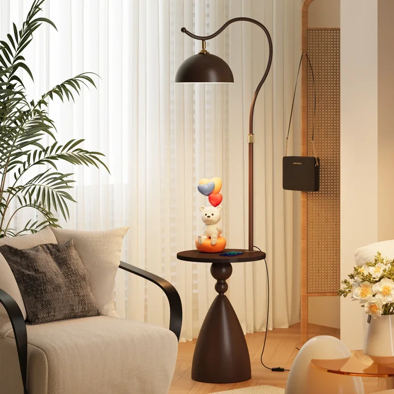 

Простой деревянный журнальный столик, торшер, современная гостиная, диван, полка, торшер, светодиодный беспроводной зарядный домашний торшер