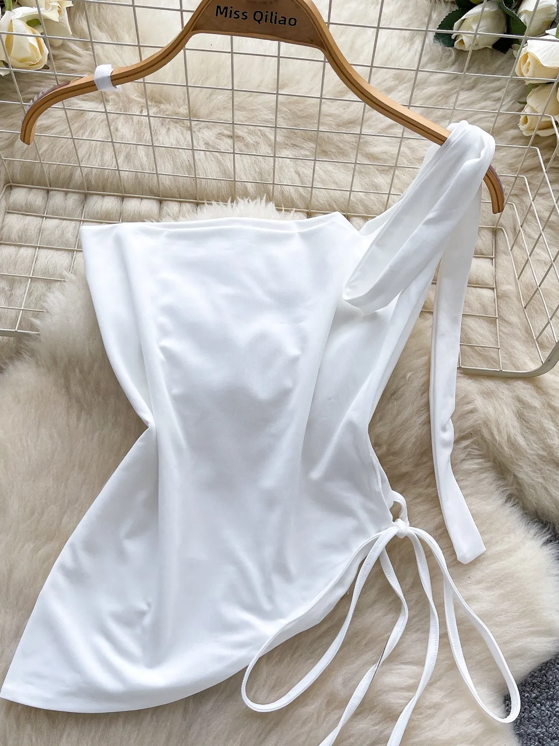 طقم صيفي أنيق للسيدات بخصر عالٍ بدون أكمام وياقة غير متماثلة مع سراويل قصيرة للتخسيس فاخرة على طراز Miss Rich #2