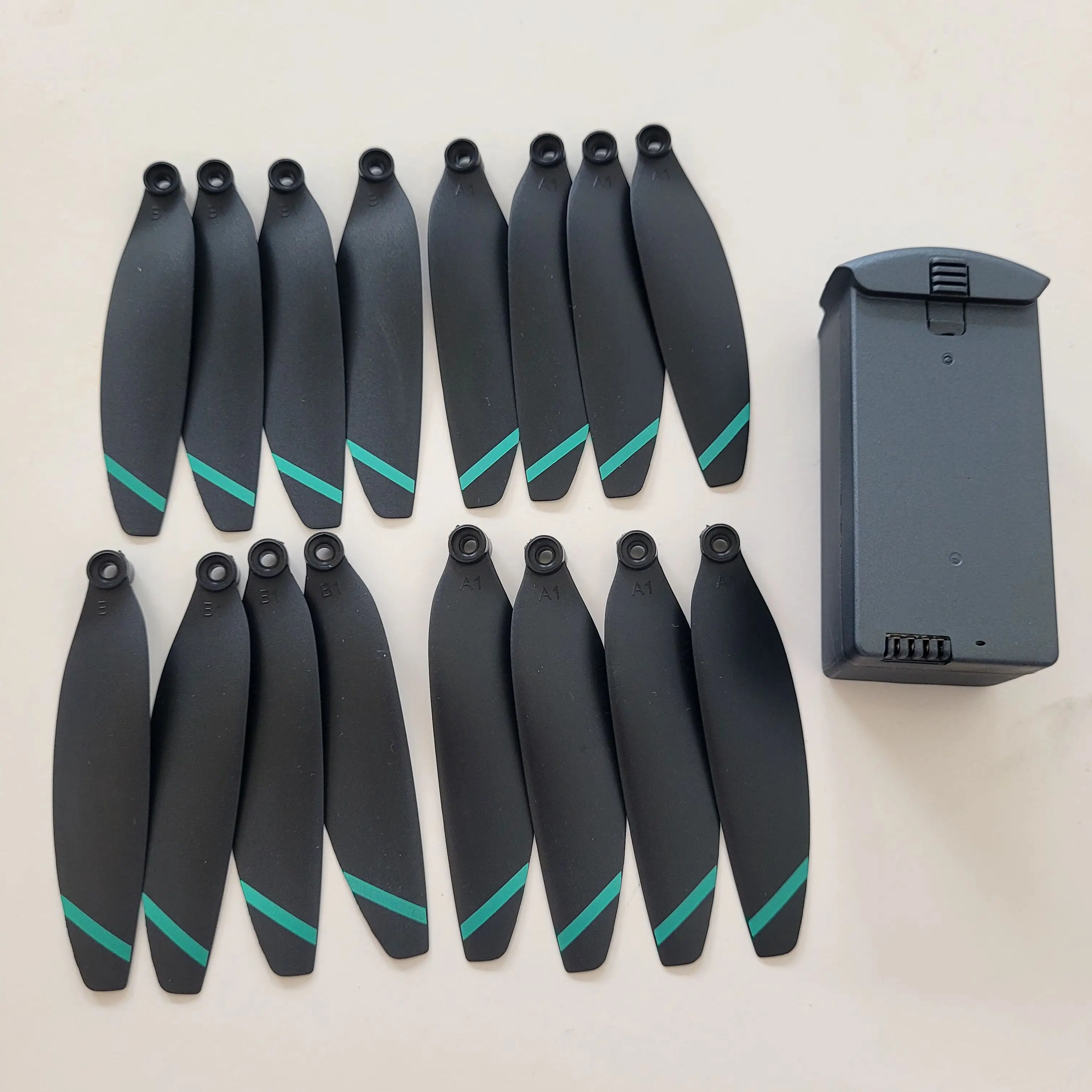 L200 PRO MAX Drone Spare Part Kit 7.4V 1600mah Lipo Battery 16PCS Propeller Blade Accessory