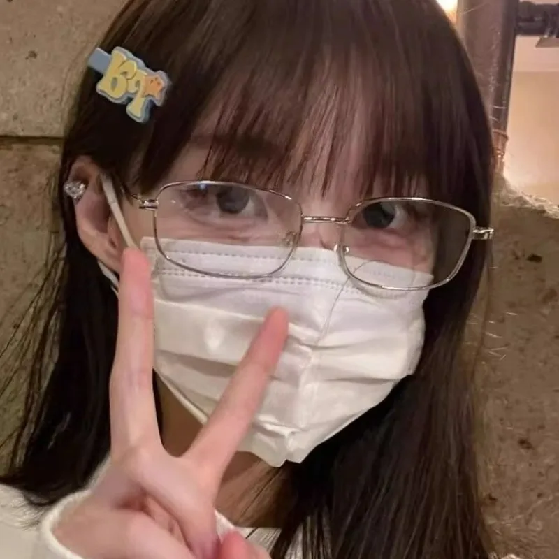 نظارات هاراجوكو ريترو فضية اللون بإطار مربع صغير للنساء نظارات معدنية شفافة للقراءة نظارات حجب الضوء الأزرق