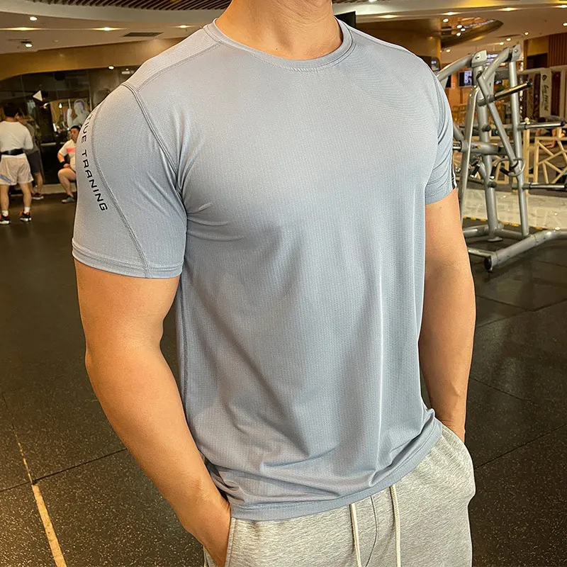 2022 Summer ice silk Men Gym Tshirt Joggers Bodybuilding Short Sleeves Streetwear Casual Outdoor Sport Fast Dry Breathable Tee
