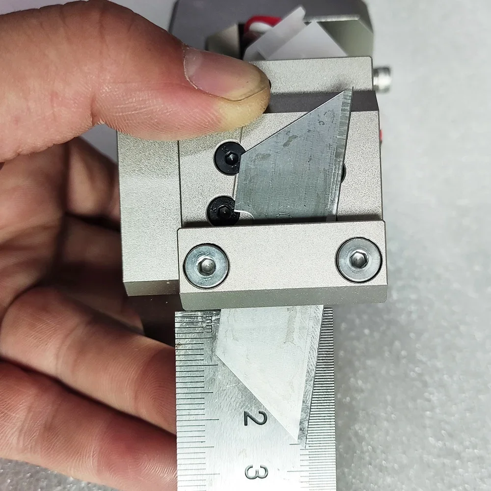 

Inclined Oscillating V Cut Knife Tool for CNC Digital Cutting Plotter Machine SRT91208