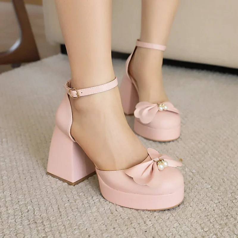 

2025 Summer Designer Platform Sandals Ladies Bowtie Pearls Pendant Chunky Block Thick High Heels Pink White Shoes for Women