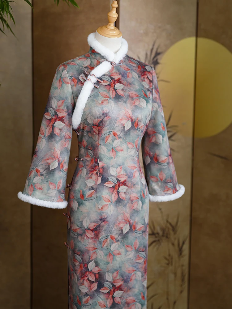 abito-qipao-a-maniche-lunghe-in-pile-spesso-stile-giovane-migliorato-collezione-invernale-caldo-stile-retro-lunghezza-media-fantasia-floreale