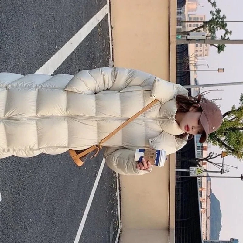 جاكيت شتوي جديد منفوخ بتصميم كوري فضفاض وعصري، معطف طويل سميك من ريش البط الأبيض مع غطاء للرأس مقاوم للرياح