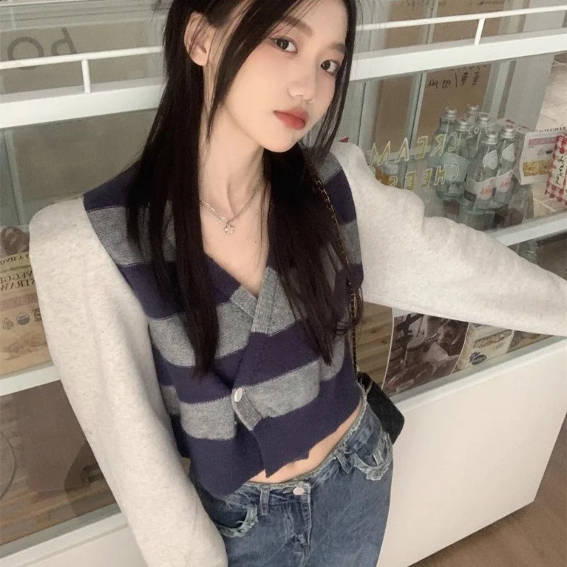 Pull en tricot rayé à manches bouffantes de style coréen avec un design asymétrique