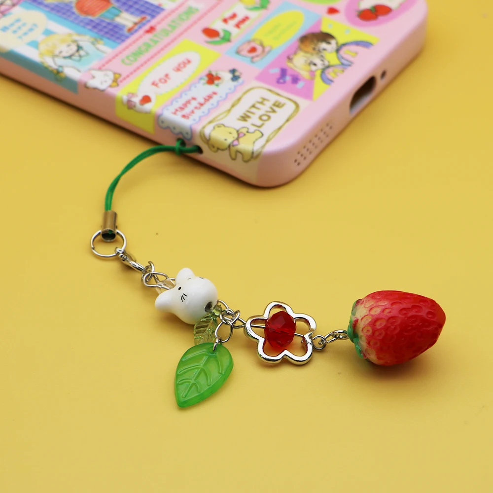 Niedlicher Erdbeer-Kaninchen-Handyanhänger, Kawaii-Tier-Frucht-Anhänger für iPhone-Hülle, Lanyard – Detail 1
