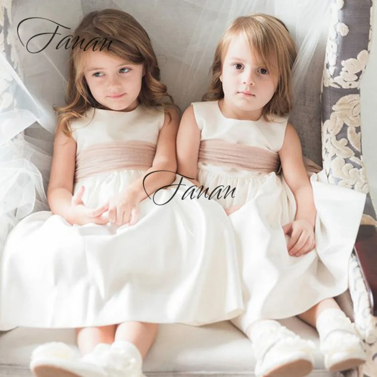 White Satin A-Line Flower Girl Dresses Tea-Length Sleeveless First Communion Gown With Bow Sashes Short Wedding Party Dress