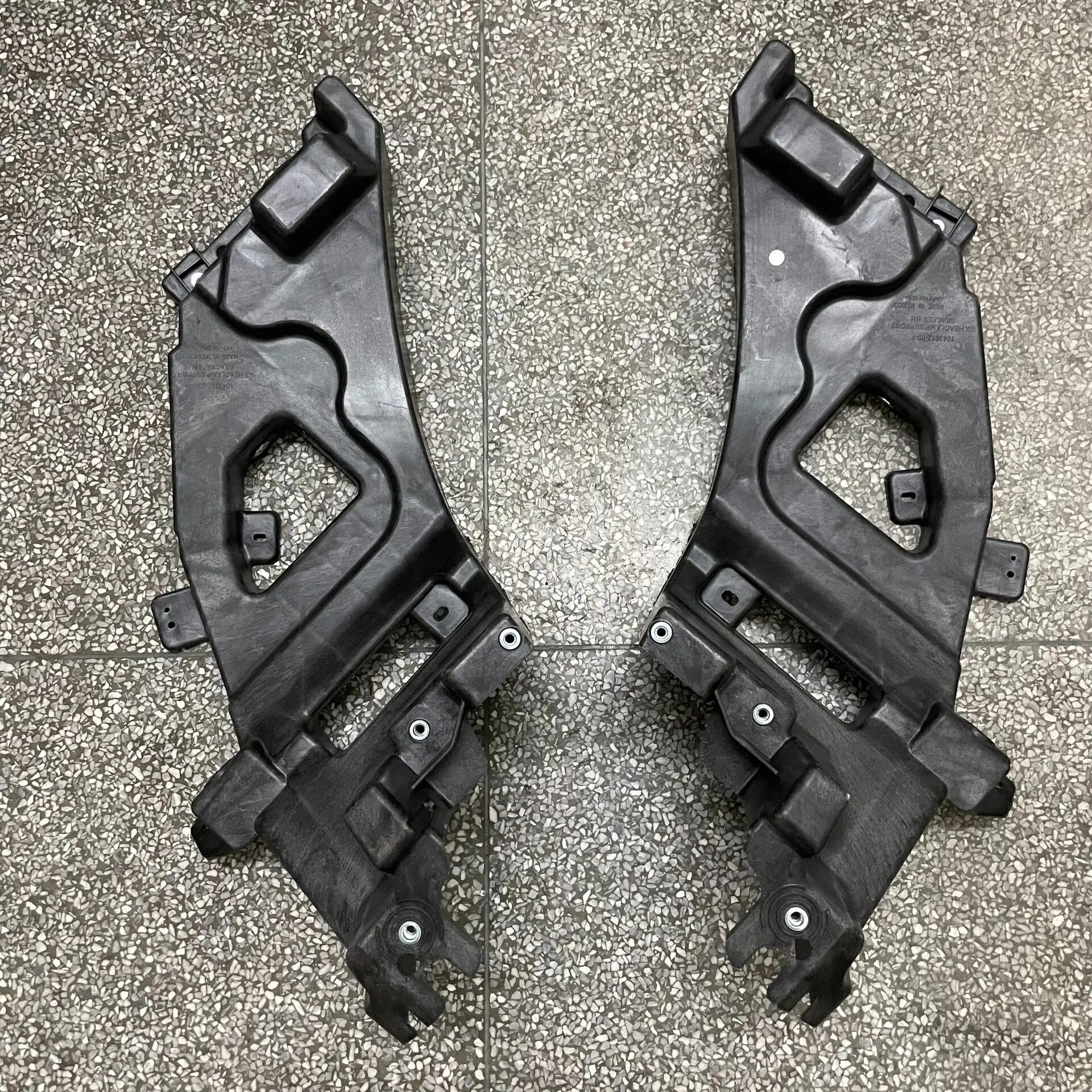 Suitable for Tesla Model X headlight base, front headlight bracket, headlight bracket, headlight fixing bracket
