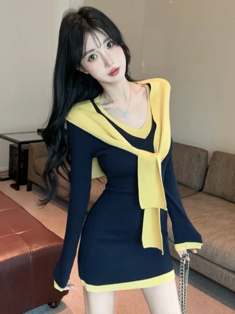 

Korean Design Sensation Color Block Knitted Dress V-Neck Short Bodycon Skirt Women's Fashion Casual High Waist Long Sleeve