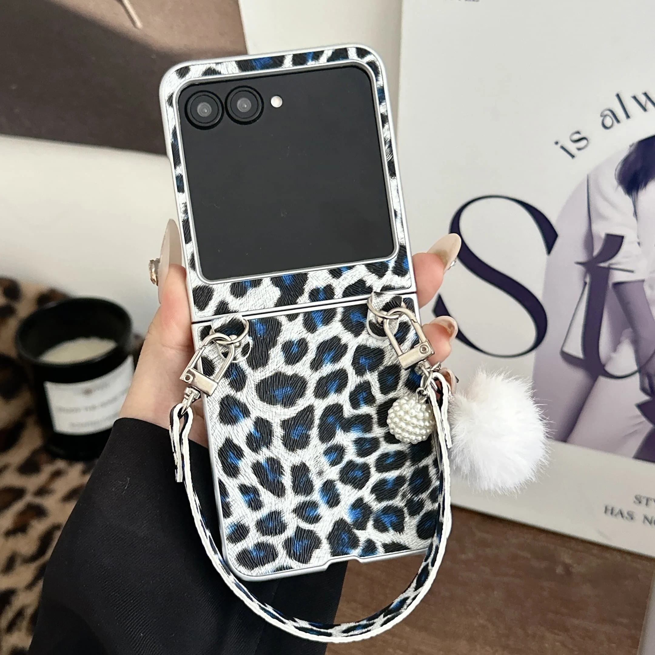 Casing Ponsel Tali Pergelangan Tangan Kulit PU Perbatasan Perak Motif Macan Tutul untuk Motorola Razr 60 Pro 50 Ultra Mooto Razr 60 Penutup Tahan Benturan