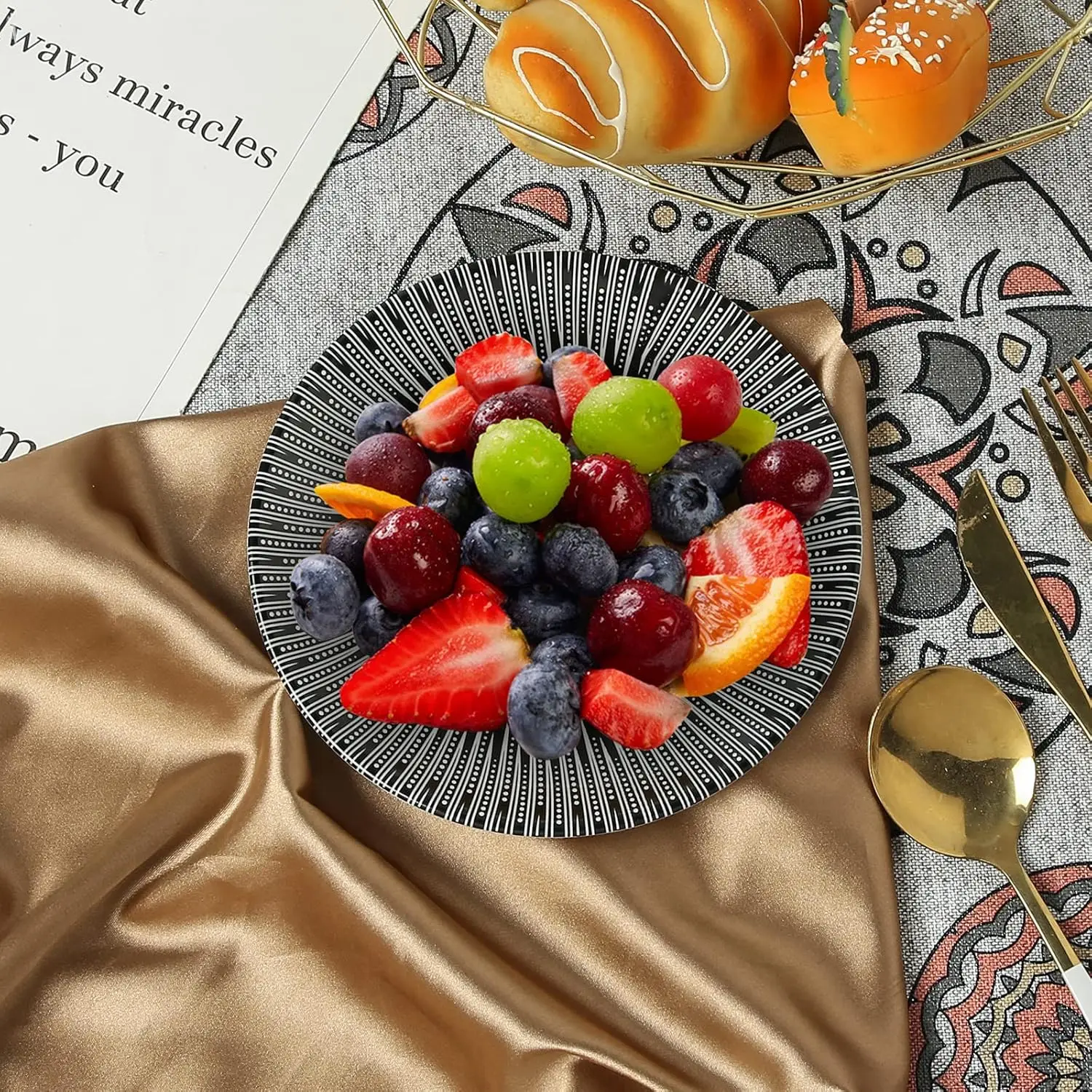 ชุดจานเซรามิก 6 นิ้ว 4 ใบ ลายหลากหลาย จานพอร์ซเลนลายสวยงาม จานเซรามิกสีดำสำหรับของหวาน จานสำหรับแซนวิช สลัด และอาหารอื่นๆ