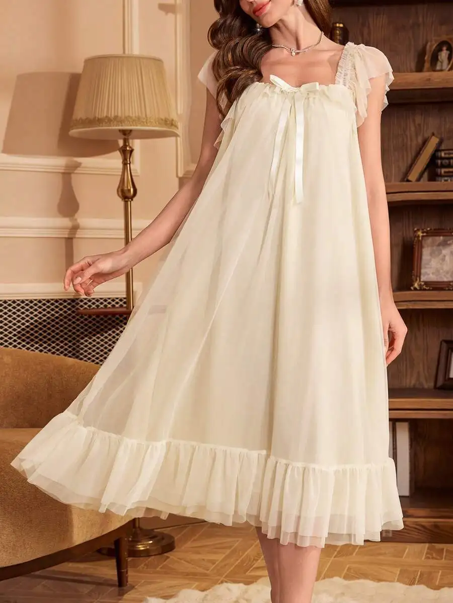 

Элегантная прозрачная ночная сорочка с квадратным вырезом, оборками, бантом и многоярусным подолом